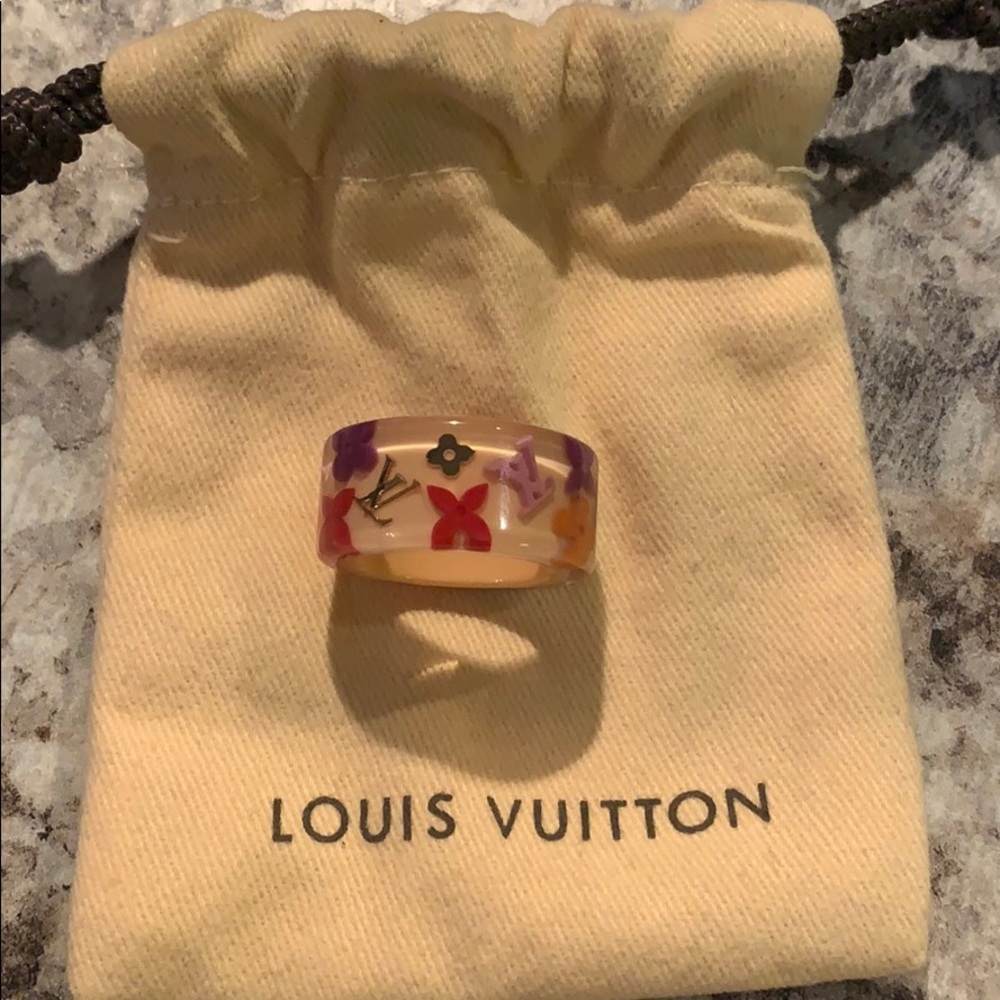 Louis Vuitton Resin ring size 7.